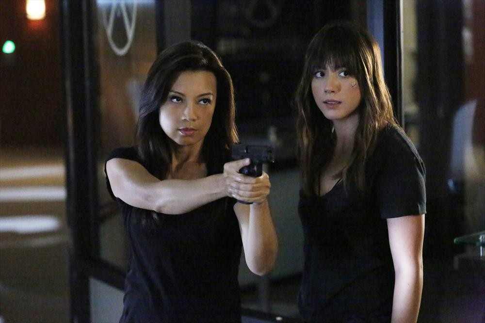 Agents of SHIELD S2x09 Melinda and Skye draw down on Ward!