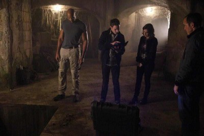 Agents of SHIELD S2x09 Mac, Fitz and Simmons in the ancient alien city