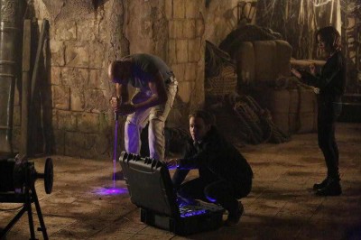 Agents of SHIELD S2x08 - The team searches for secrets