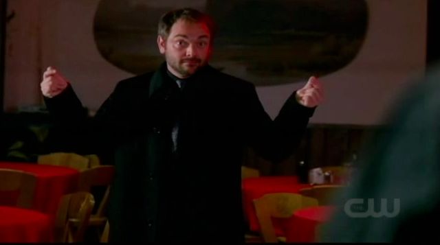 Supernatural S7x08 - Crowley fixing the left over contracts.