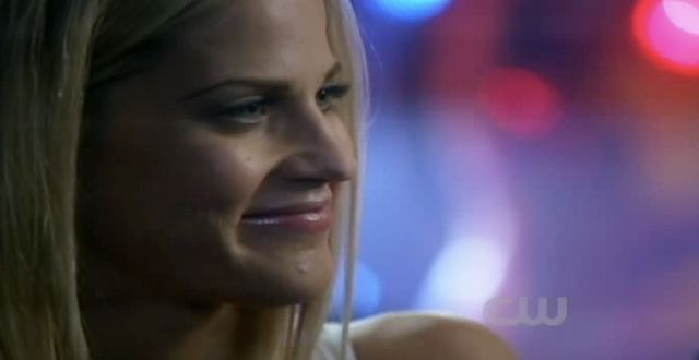Supernatural S7x08 - Dean's hot blonde waitress, Kelly.