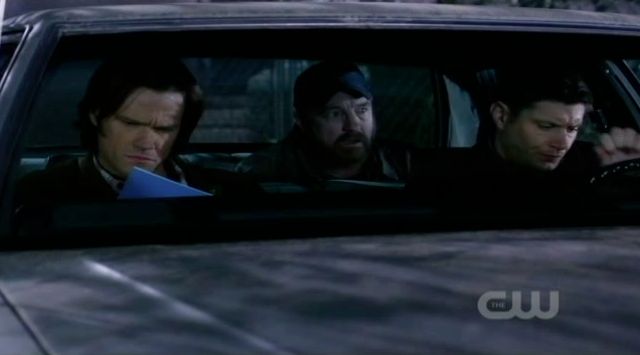 Supernatural S7x19 - Guys leaving the house:Bobby wants to stay