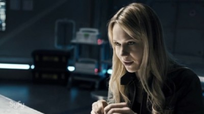 The Expanse S1x02 Kristen Hager as Ade adding match heads to coffee for Holden