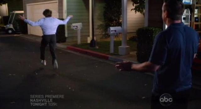 The Neighbors S1x03 running