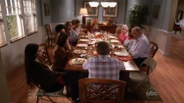 The Neighbors S1x08 At the table