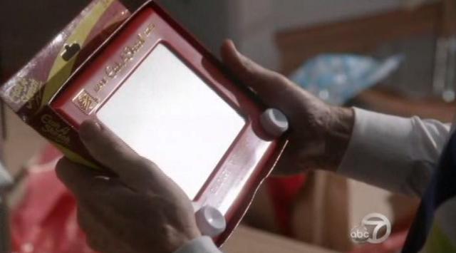 The Neighbors S1x09 Etch A Sketch