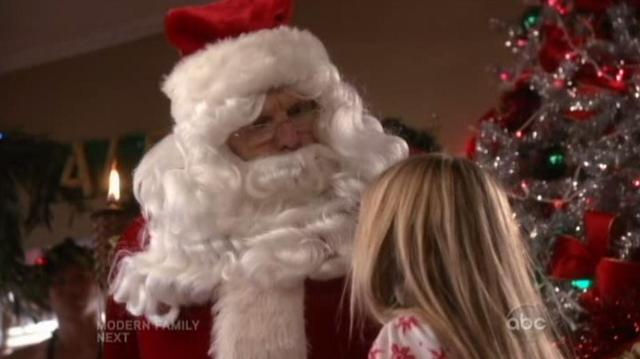 The Neighbors S1x09 Larry as Santa