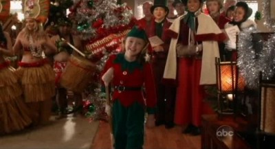 The Neighbors S1x09 - The  Zabrvonians bring the tree and Christmas cheer