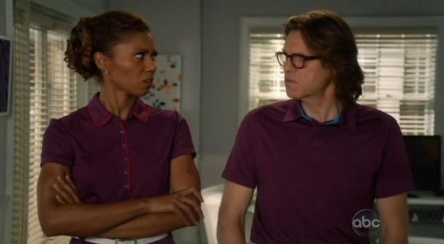 The Neighbors S1x15 Larry and Jackie upset4