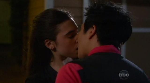 The Neighbors S1x22 Amber and Reggie kiss