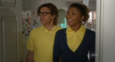 The Neighbors S1x22 - Larry and Jackie invite themselves along to Atlantic City