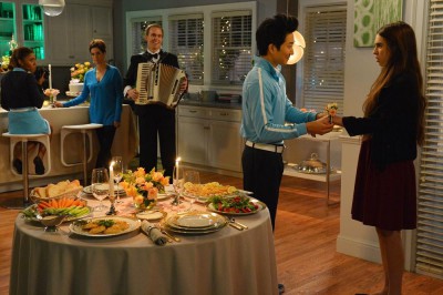 The Neighbors S2x06 - Amber accepts the corsage from Reggie for their dinner date!