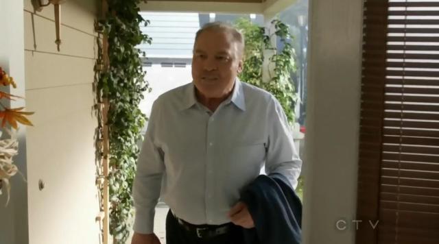 Thanksgiving Is No Schmuck Bait S2X09 Stacey Keach enters