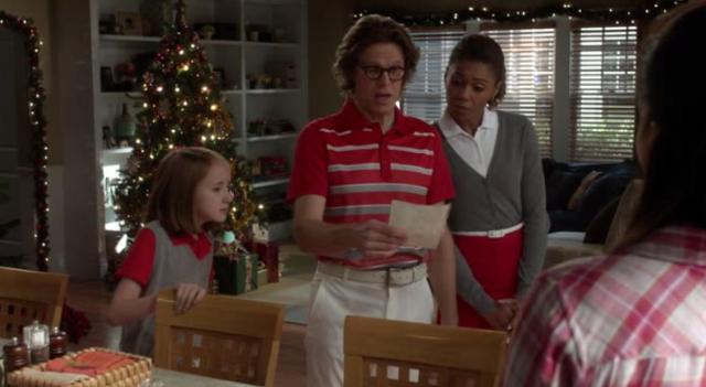 The NeighborsS2x11 The Bird Kersees check out the Christmas list