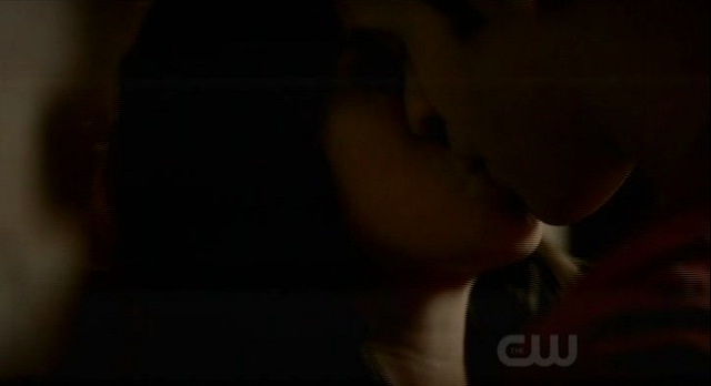 The Vampire Diaries 3x07 Anna and Jeremy Kiss
