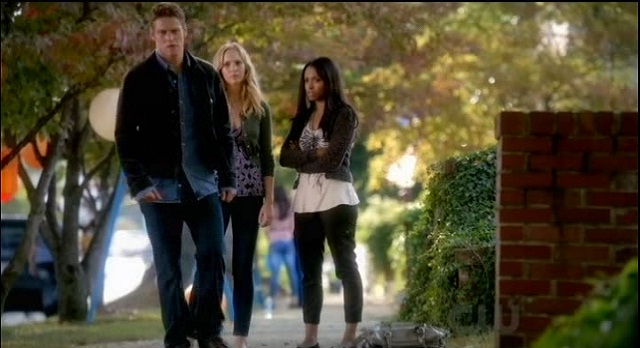 The Vampire Diaries 3x07 Bonnie and Caroline suspect Vicki