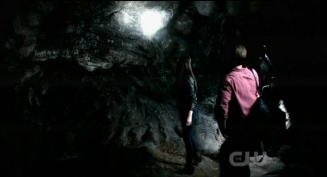 The Vampire Diaries S3x08 - Alaric shows Elena the cave