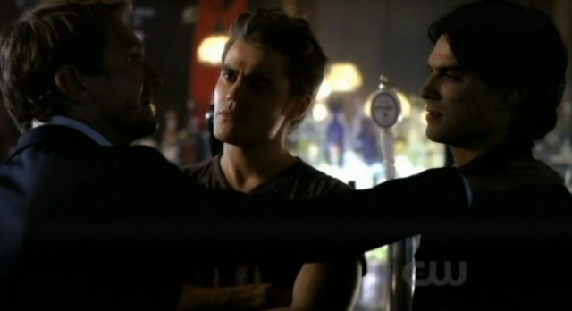 The Vampire Diaries S3x08 - Mikael surprises Damon and Stefan at the bar