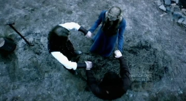 The Vampire Diaries S3x08 - Originals join hands