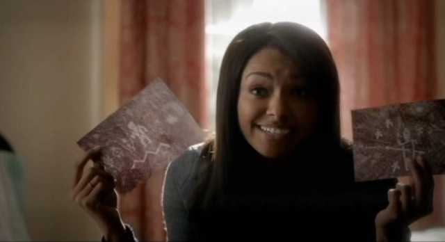 The Vampire Diaries S3x09 - Bonnie analyzing cave drawings