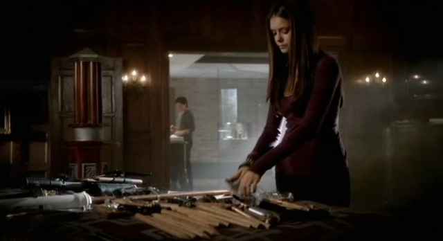The Vampire Diaries S3x09 - Elena and Damon prepare weapons