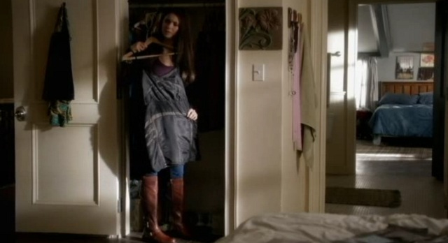 The Vampire Diaries S3x09 - Elena picking out homecoming dress