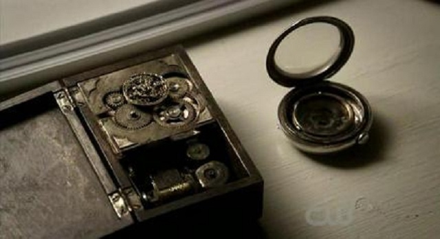 The Vampire Diaries Season 1 Summary device
