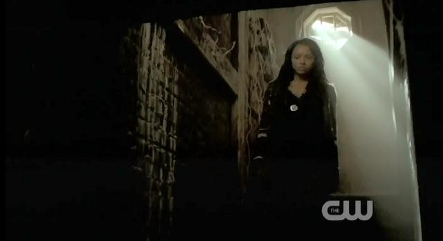 The Vampire Diaries S3 x 10 Bonnie in Haunted house