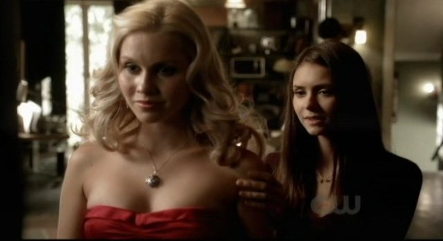 The Vampire Diaries S3x09 - Elena smiles before the daggering