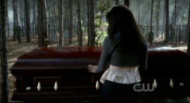 The Vampire Diaries S3x12 Bonnie at the coffin