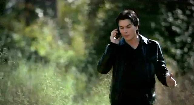 The Vampire Diaries S3x13 Elena and Damon on phone