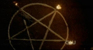 The Vampire Diaries S3x15 - Preparing the pentagram