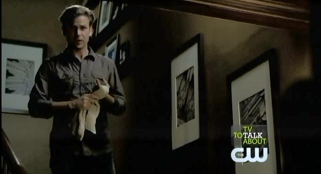 The Vampire Diaries S03x17 Alaric wrapping his hand