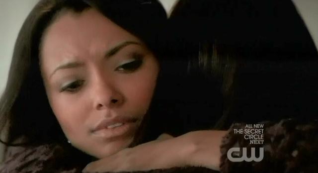 The Vampire Diaries S03x17 Bonnie hugs Elena