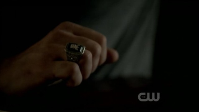 The Vampire Diaries 3x16 - Alaric's ring