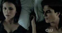 The Vampire Diaries S3x19 Elan and Damon laying in bed