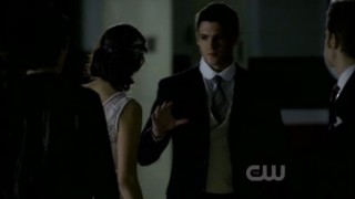 The Vampire Diaries S3x20 - Jeremy bumps into Stefan Damon and Elena discuss to kill or not to kill Alalric