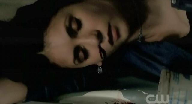 The Vampire Diaries S3x21 Elena passed out