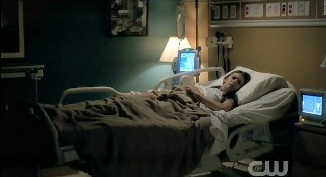 The Vampire Diaries S3x22 Elena in the hospital