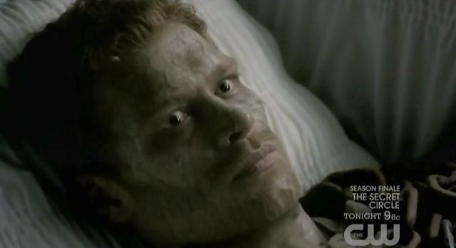 The Vampire Diaries S3x22 Klaus in his coffin