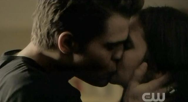 The Vampire Diaries S3x22 Stefan and Elena kissing