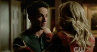 The Vampire Diaries S3x22 Tyler and Caroline talking about leaving town