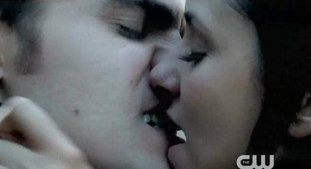 The Vampire Diaries S4 x 2 Stefan and Elena making out