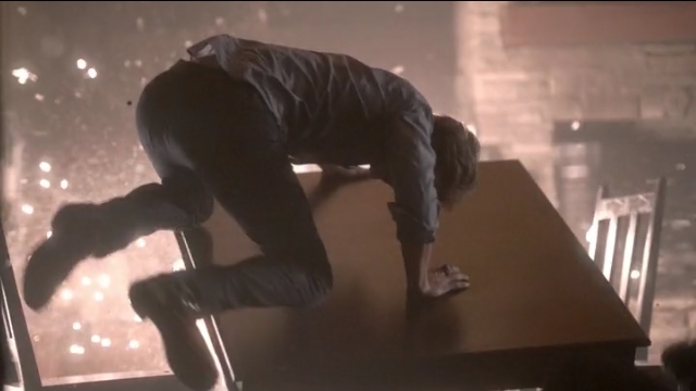 The Vampire Diaries S4x05 - Stefan flies too