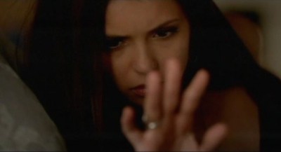 The Vampire Diaries S4x06 - Elena awakes with the ring back on her finger