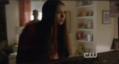 The Vampire Diaries S4x06 - Elena's sees freaky Connor in the mirror