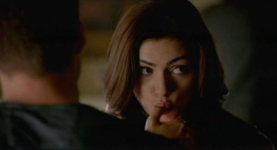 The Vampire Diaries S4x06 - Hayley remembers to lick her thumb with Klaus