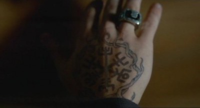 The Vampire Diaries S4x06 - Jeremy see the mark on his hand