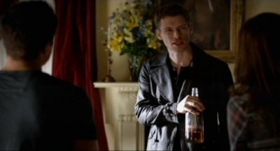 The Vampire Diaries S4x06 - Klaus back from Italy visits Elena