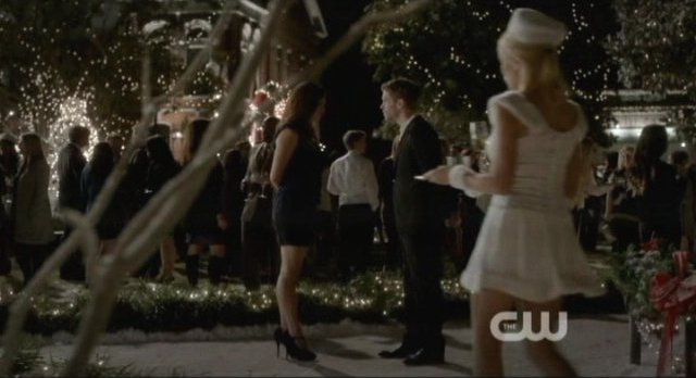 The Vampire Diaries S4x09 - Christmas party time in Mystic Falls